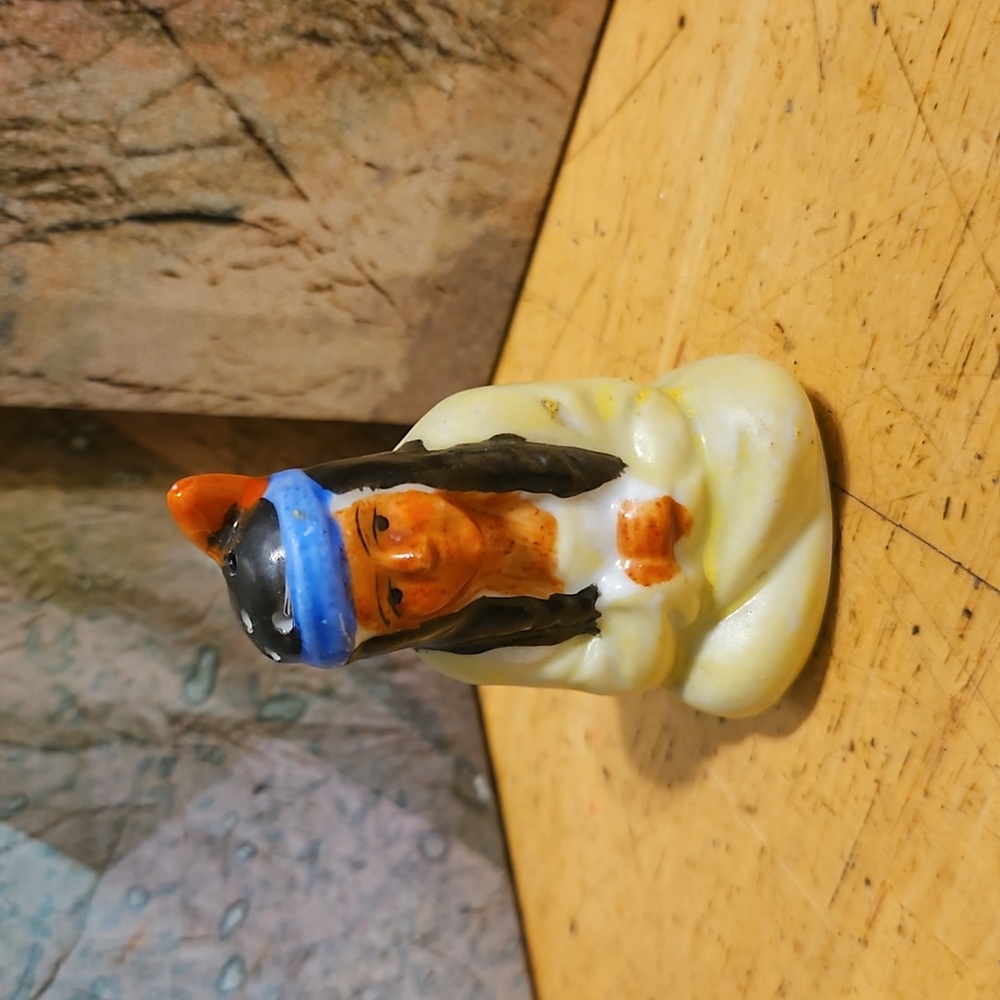 Indigenous People Salt and Pepper Shakers made in Japan - Picture 6 of 8